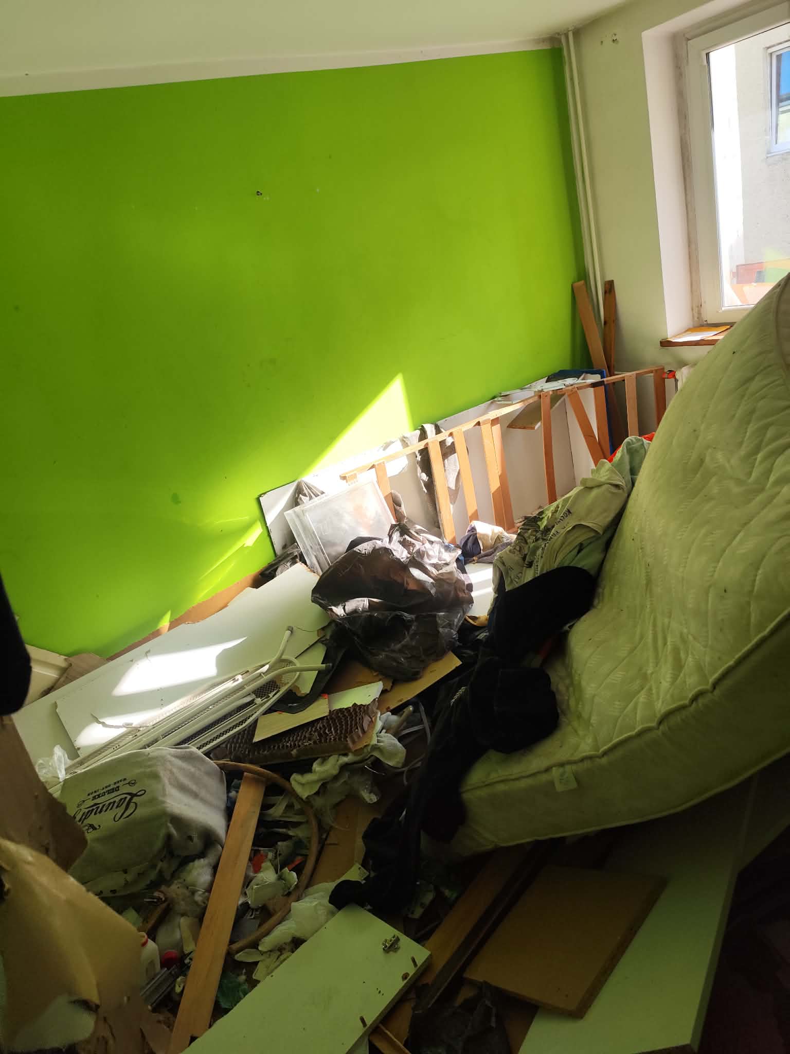 Kompleksowe opróżnienie mieszkania po poprzednim lokatorze. — przed wykonaniem zlecenia, zdjęcie 2